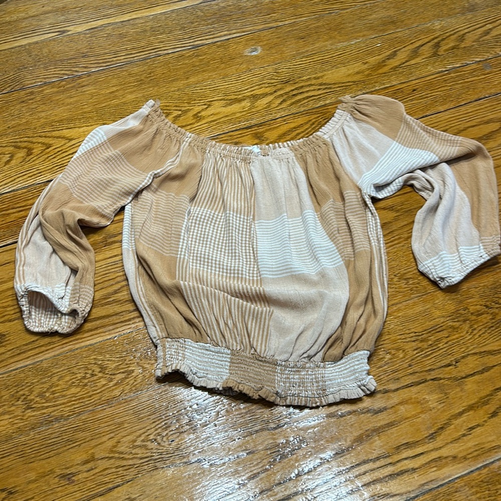 Aeropostale cream/tan plaid off shoulder blouse. Elastic neck.  Size Medium.